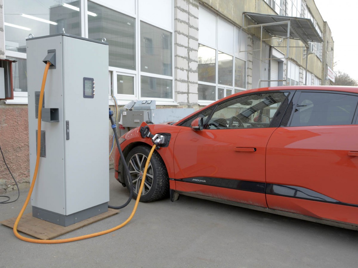 Testing of the Chademo CCS floor charging station